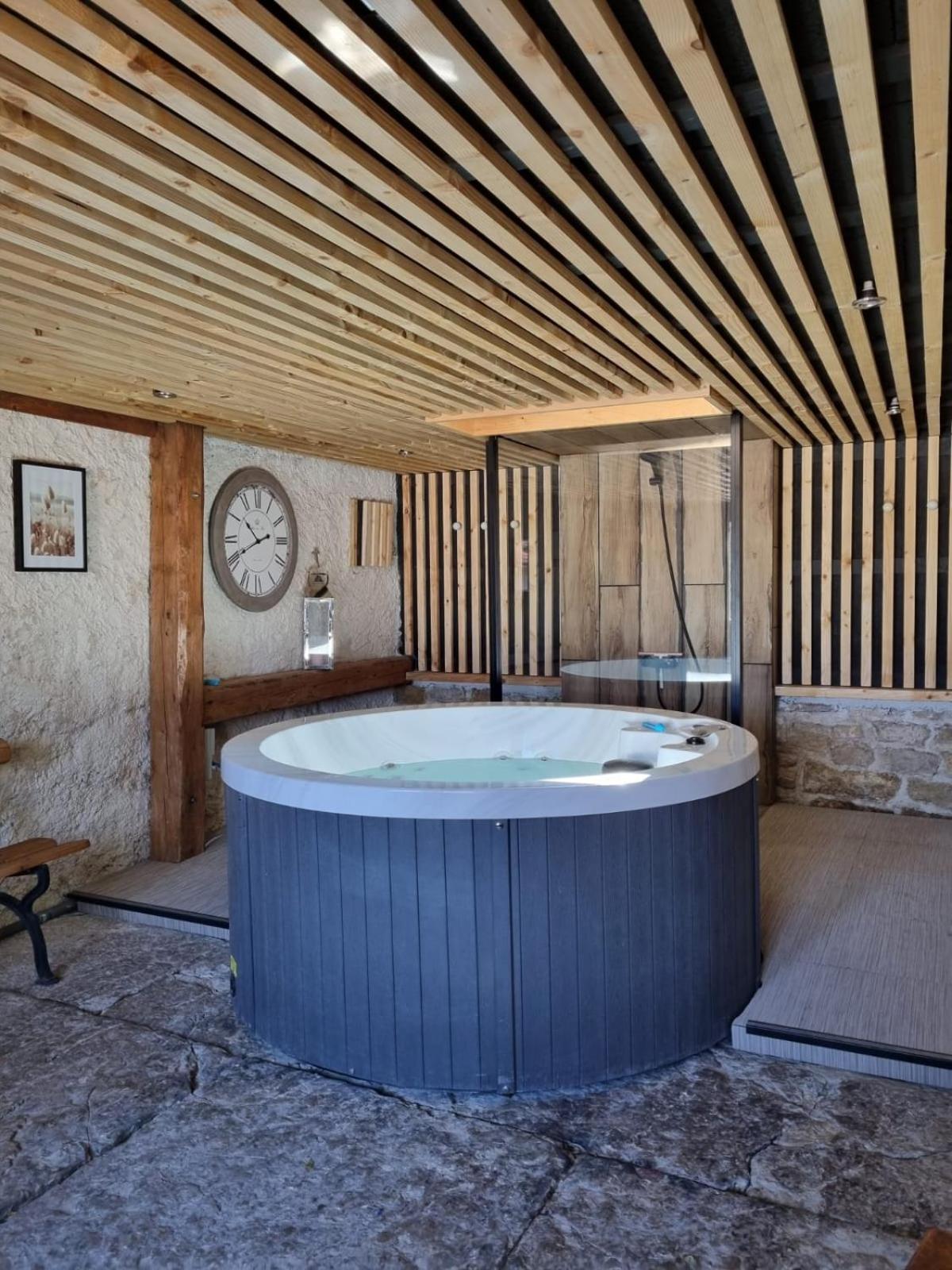 Gite De L'Ancheronne 12 Couchages Spa Lavans-sur-Valouse Luaran gambar